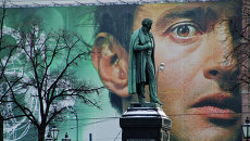 Памятник А.С.Пушкину на фоне рекламного плаката фильма Дневной дозор Памятник А.С.Пушкину на фоне рекламного плаката фильма Дневной дозор