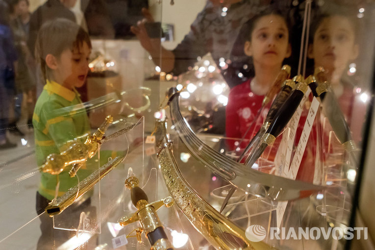 Спутники воинов: выставка клинкового оружия Златоуста открыта в Томске Спутники воинов: выставка клинкового оружия Златоуста открыта в Томске