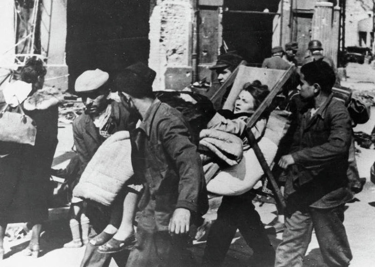 Раненная девушка, Варшава 1944 Раненная девушка, Варшава 1944