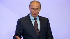 Президент РФ Владимир Путин выступает на встрече в Ялте членами фракций политических партий Государственной Думы РФ Президент РФ Владимир Путин выступает на встрече в Ялте членами фракций политических партий Государственной Думы РФ