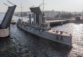 Корабль-музей Аврора во время буксировки в доковый ремонт Корабль-музей Аврора во время буксировки в доковый ремонт