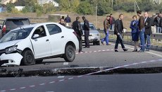 Прокурор Республики Крым Наталья Поклонская на месте обвала грунта на участке автодороги, соединяющей Евпаторийское и Николаевское шоссе у Симферополя Прокурор Республики Крым Наталья Поклонская на месте обвала грунта на участке автодороги, соединяющей Евпаторийское и Николаевское шоссе у Симферополя