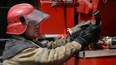 Пожарный работает на месте происшествия. Архивное фото Пожарный работает на месте происшествия. Архивное фото