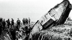 Поврежденный британский танк. Первая мировая война Поврежденный британский танк. Первая мировая война