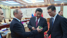 Путин показал председателю КНР Си Цзиньпину, как работает Йотафон Путин показал председателю КНР Си Цзиньпину, как работает Йотафон
