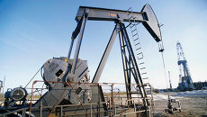 Добыча нефти. Архивное фото Добыча нефти. Архивное фото