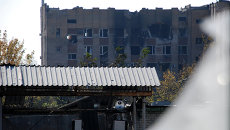 Разрушенное здание в районе аэропорта города Донецка Разрушенное здание в районе аэропорта города Донецка