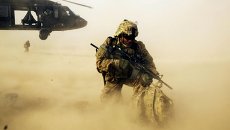 Американский солдат во время высадки в районе Джелалабада в Афганистане Американский солдат во время высадки в районе Джелалабада в Афганистане