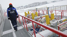 Работник Газпрома на газоизмерительной станции Работник Газпрома на газоизмерительной станции
