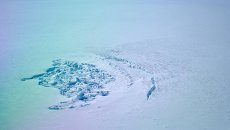 Следы существования подледного озера на поверхности ледового щита Гренландии Следы существования подледного озера на поверхности ледового щита Гренландии