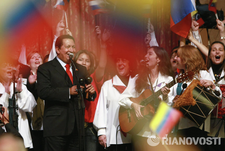Президент Венесуэлы Уго Чавес во время выступления перед студентами Российского университета дружбы народов имени Патриса Лумумбы (РУДН) Президент Венесуэлы Уго Чавес во время выступления перед студентами Российского университета дружбы народов имени Патриса Лумумбы (РУДН)