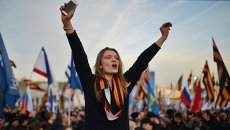 Участники митинга-концерта, посвященного годовщине воссоединения Крыма с Россией, на Васильевском спуске Москвы Участники митинга-концерта, посвященного годовщине воссоединения Крыма с Россией, на Васильевском спуске Москвы