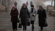 Пожилые люди. Архивное фото Пожилые люди. Архивное фото