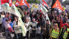 Десятки тысяч европейцев вышли на митинги против торгового соглашения с США Десятки тысяч европейцев вышли на митинги против торгового соглашения с США