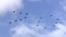Самолеты выстроились в виде числа 70 на репетиции парада Победы в Алабино Самолеты выстроились в виде числа 70 на репетиции парада Победы в Алабино