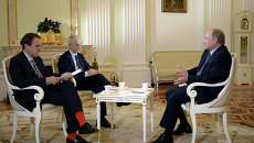 Президент России Владимир Путин во время интервью газете Il Corriere della Sera Президент России Владимир Путин во время интервью газете Il Corriere della Sera