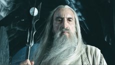Актер Кристофер Ли в фильме Властелин колец: Братство кольца (2001) Актер Кристофер Ли в фильме Властелин колец: Братство кольца (2001)