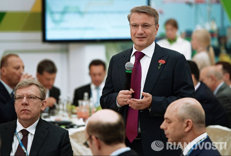 Президент, председатель правления Сбербанка России Герман Греф во время делового завтрака Сбербанка в рамках ПМЭФ 2015 Президент, председатель правления Сбербанка России Герман Греф во время делового завтрака Сбербанка в рамках ПМЭФ 2015