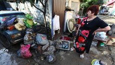 Местные жители в одном из районов, пострадавших от подтопления после ливневых дождей в городе Сочи Местные жители в одном из районов, пострадавших от подтопления после ливневых дождей в городе Сочи