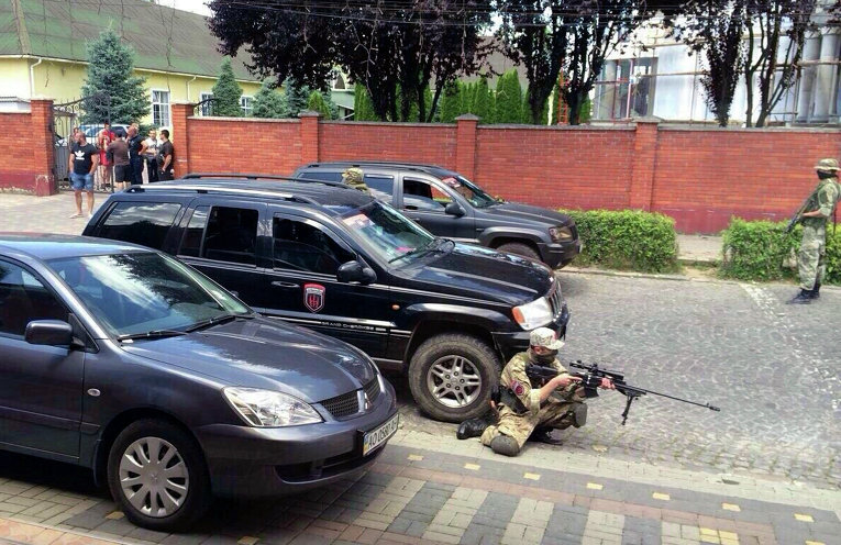 Боевик Правого сектора в Мукачево, Украина. 11 июля 2015 Боевик Правого сектора в Мукачево, Украина. 11 июля 2015