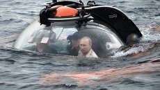 Президент России Владимир Путин совершает погружение на батискафе к затонувшему древнему судну Президент России Владимир Путин совершает погружение на батискафе к затонувшему древнему судну