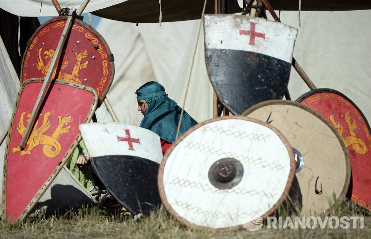 Участница девятого ежегодного фестиваля исторических клубов Воиново поле Участница девятого ежегодного фестиваля исторических клубов Воиново поле