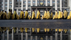 Крестный ход московского Кремля к Высоко-Петровскому монастырю. Архивное фото Крестный ход московского Кремля к Высоко-Петровскому монастырю. Архивное фото