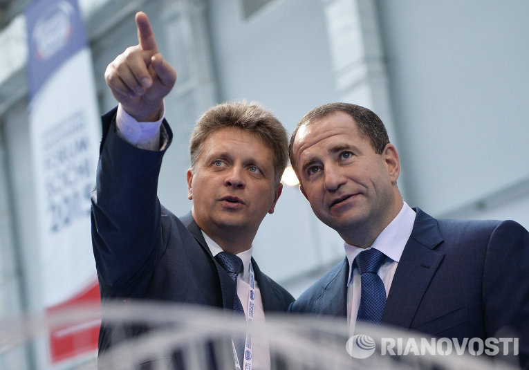 Министр транспорта РФ Максим Соколов, полномочный представитель президента РФ в Приволжском федеральном округе Михаил Бабич на Международном инвестиционном форуме Сочи-2015 Министр транспорта РФ Максим Соколов, полномочный представитель президента РФ в Приволжском федеральном округе Михаил Бабич на Международном инвестиционном форуме Сочи-2015