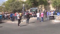 Вооруженные палестинцы напали на автобус в Иерусалиме. Кадры с места ЧП Вооруженные палестинцы напали на автобус в Иерусалиме. Кадры с места ЧП