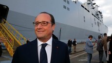 Президент Франции Франсуа Олланд во время посещения верфи в Сен-Назере Президент Франции Франсуа Олланд во время посещения верфи в Сен-Назере