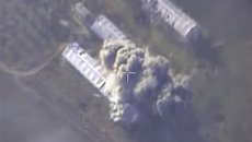 Самолеты российских Воздушно-космических сил нанесли точечный авиационный удар по ангару, где находились начиненные взрывчаткой 10 автомобилей, в районе Восточная Гута в Сирии Самолеты российских Воздушно-космических сил нанесли точечный авиационный удар по ангару, где находились начиненные взрывчаткой 10 автомобилей, в районе Восточная Гута в Сирии