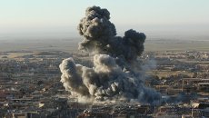 Дым на месте ударов ВВС США в Синджаре, Ирак Дым на месте ударов ВВС США в Синджаре, Ирак