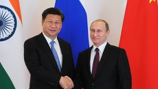 Президент России Владимир Путин (справа) и председатель Китайской Народной Республики (КНР) Си Цзиньпин. Архивное фото Президент России Владимир Путин (справа) и председатель Китайской Народной Республики (КНР) Си Цзиньпин. Архивное фото