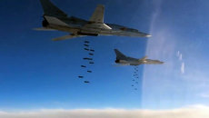 Бомбардировщик-ракетоносец Ту-22 М3 ВКС России во время нанесения массированного удара авиабомбами ОФАБ-250-270 по объектам инфраструктуры ИГ в Сирии Бомбардировщик-ракетоносец Ту-22 М3 ВКС России во время нанесения массированного удара авиабомбами ОФАБ-250-270 по объектам инфраструктуры ИГ в Сирии