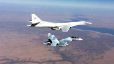 Сопровождение истребителем Су-30СМ бомбардировщика-ракетоносца Ту-160 Военно-космических сил России Сопровождение истребителем Су-30СМ бомбардировщика-ракетоносца Ту-160 Военно-космических сил России