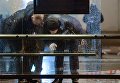 Сотрудники правоохранительных органов проводят следственные действия на остановке общественного транспорта на улице Покровка в Москве, где произошел взрыв неизвестного взрывного устройства Сотрудники правоохранительных органов проводят следственные действия на остановке общественного транспорта на улице Покровка в Москве, где произошел взрыв неизвестного взрывного устройства