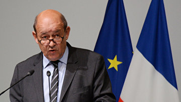 Il ministro della Difesa francese Jean-Yves Le Drian