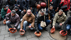 Украинские шахтеры на митинге у здания Верховной Рады Украины Украинские шахтеры на митинге у здания Верховной Рады Украины