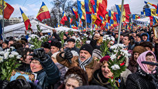 Участники акции протеста оппозиции в Кишиневе Участники акции протеста оппозиции в Кишиневе