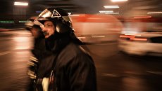 Сотрудники пожарно-спасательных подразделений МЧС. Архивное фото Сотрудники пожарно-спасательных подразделений МЧС. Архивное фото