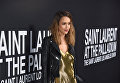 Джессика Альба на показе Saint Laurent Джессика Альба на показе Saint Laurent