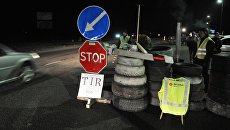 Украинские активисты блокируют движение российских фур во Львовской области. Архивное фото Украинские активисты блокируют движение российских фур во Львовской области. Архивное фото