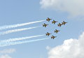 Выступление пилотажной группы Black Eagles из Южной Кореи на авиашоу Singapore Airshow в Сингапуре Выступление пилотажной группы Black Eagles из Южной Кореи на авиашоу Singapore Airshow в Сингапуре