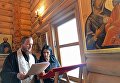 Гражданка Чили Катарина Наваррете во время чинаприобщения к Православию в храме Живоначальной Троицы на острове Ватерлоо в Антарктиде Гражданка Чили Катарина Наваррете во время чинаприобщения к Православию в храме Живоначальной Троицы на острове Ватерлоо в Антарктиде