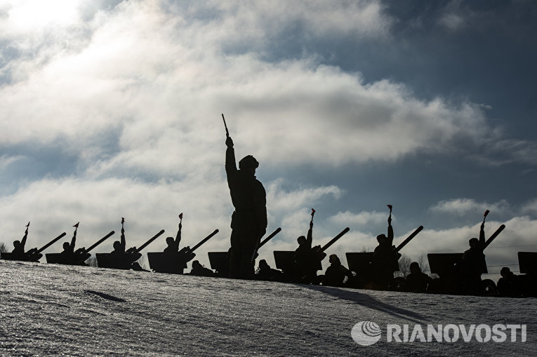 Тренировка военнослужащих 449-го отдельного салютного дивизиона ЗВО Тренировка военнослужащих 449-го отдельного салютного дивизиона ЗВО