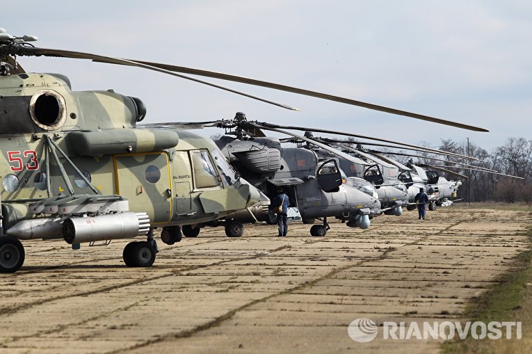 Вертолеты Ми-35М, Ми-28Н Ночной охотник, Ми-8АМТШ после завершения учебно-тренировочных полетов экипажей армейской авиации отдельного вертолетного полка Южного военного округа Вертолеты Ми-35М, Ми-28Н Ночной охотник, Ми-8АМТШ после завершения учебно-тренировочных полетов экипажей армейской авиации отдельного вертолетного полка Южного военного округа
