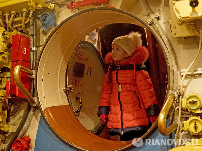 Люк в переборке между отсеками на подводной лодке Б-413 проекта 641, являющейся экспонатом Музея Мирового океана в Калининграде Люк в переборке между отсеками на подводной лодке Б-413 проекта 641, являющейся экспонатом Музея Мирового океана в Калининграде