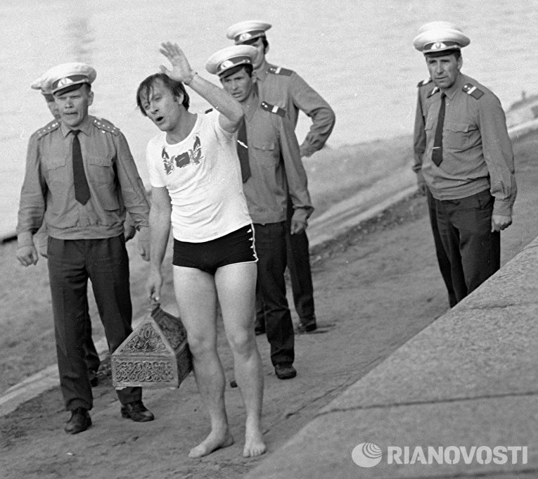 Андрей Миронов в фильме Невероятные приключения итальянцев в России Андрей Миронов в фильме Невероятные приключения итальянцев в России