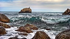 Камни на берегу Черного моря в поселке Ай-Даниль в Крыму. Архивное фото Камни на берегу Черного моря в поселке Ай-Даниль в Крыму. Архивное фото