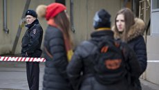 Полиция у метро Октябрьское поле в Москве